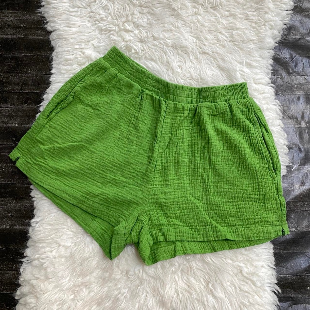 HUNTER & BROWN GREEN ELASTIC WAIST GAUZE LIGHTWEIGHT SHORTS WITH POCKETS
